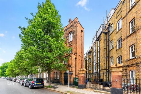1 bedroom flat for sale, Walnut Tree Walk, London