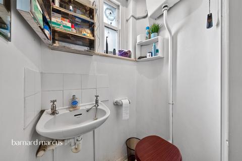 1 bedroom flat for sale, Walnut Tree Walk, London