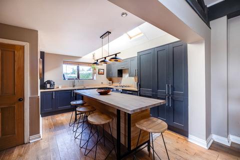 4 bedroom barn conversion for sale, Barnhill, Broxton, CH3