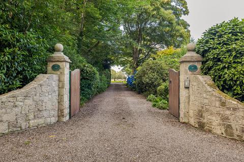 5 bedroom detached house for sale, Moss Lane, Manley, WA6