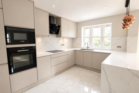 4 bedroom detached house for sale, POPLAR ROAD, LEATHERHEAD, KT22