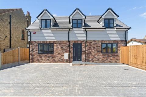 3 bedroom detached house for sale, Hereward Gardens, Wickford, Essex, SS11