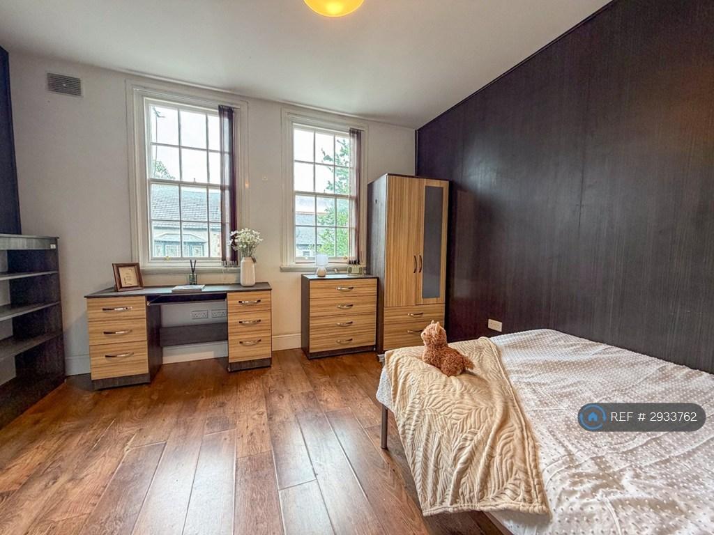Westcotes Drive, Leicester, LE3 - More