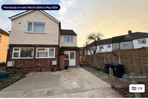 2 bedroom flat to rent, Abbey Road, Ilford, IG2