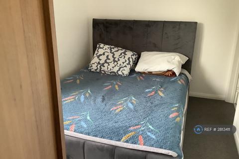 2 bedroom flat to rent, Abbey Road, Ilford, IG2