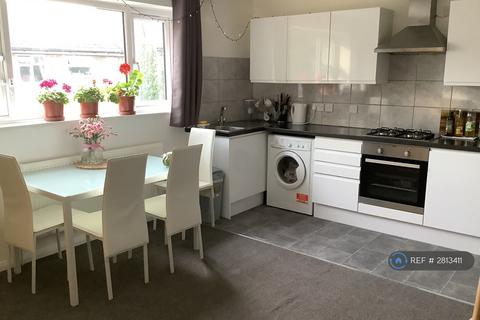 2 bedroom flat to rent, Abbey Road, Ilford, IG2