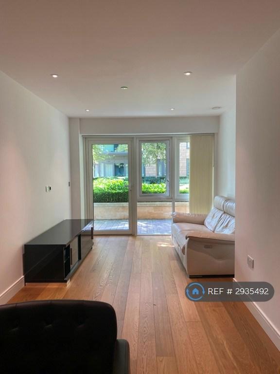 Apartment in London, London Borough of Ealing - View 2
