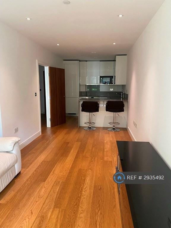 Apartment in London, London Borough of Ealing - View 4