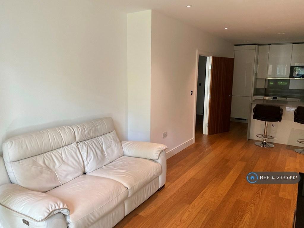 Apartment in London, London Borough of Ealing - View 5