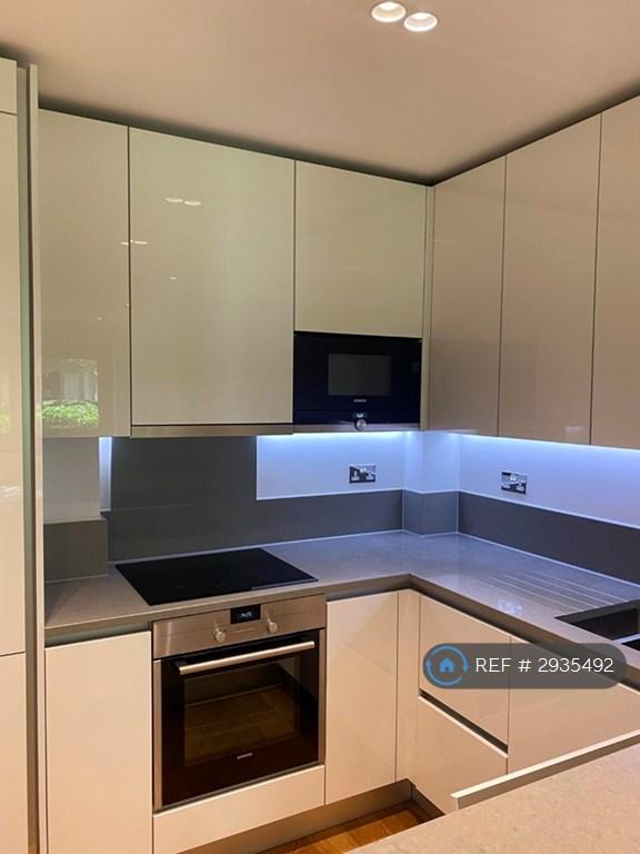 Apartment in London, London Borough of Ealing - More