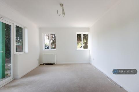 2 bedroom flat to rent, Ellerslie Court, Gravesend, DA12