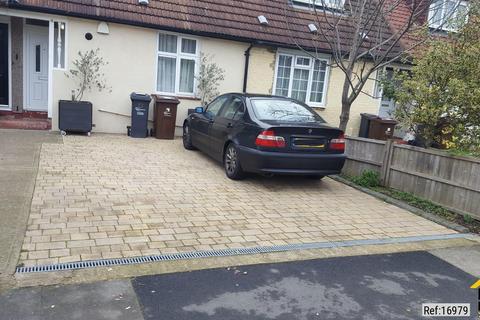 3 bedroom terraced house to rent, Becontree avenue, Dagenham, Essex, RM8