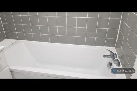 2 bedroom terraced house to rent, Romney Street, Salford, M6