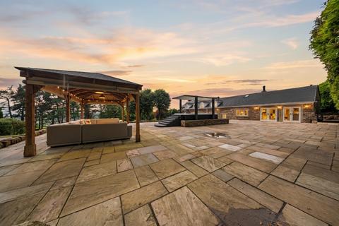 4 bedroom farm house for sale, Runge Farm, Shaw | Gated 18th-Century Country Home | 1.5 Acres | 4,200 Sq Ft | Swim Spa