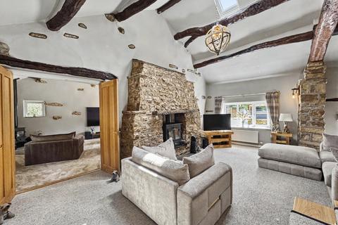 4 bedroom farm house for sale, Runge Farm, Shaw | Gated 18th-Century Country Home | 1.5 Acres | 4,200 Sq Ft | Swim Spa