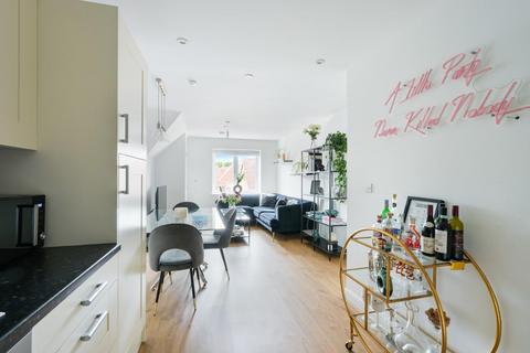 1 bedroom flat for sale, Ceres Crescent, Epsom