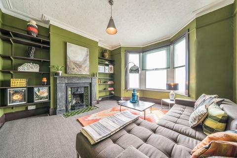 2 bedroom flat for sale, Pavilion Terrace, London W12