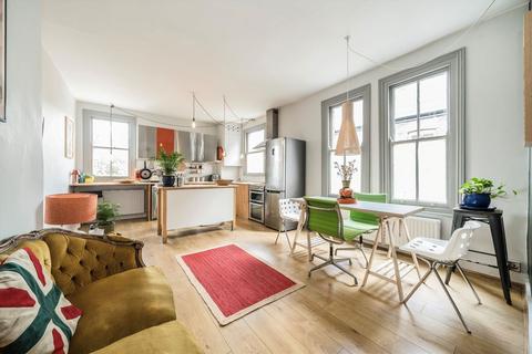 2 bedroom flat for sale, Pavilion Terrace, London W12