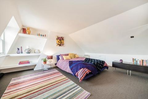 2 bedroom flat for sale, Pavilion Terrace, London W12