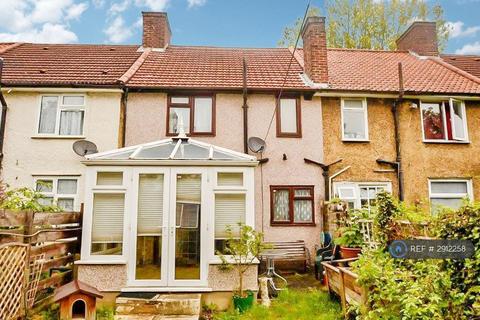 3 bedroom terraced house to rent, Oxlow Lane, Dagenham, RM9