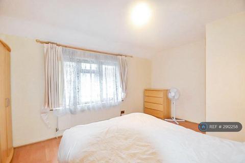 3 bedroom terraced house to rent, Oxlow Lane, Dagenham, RM9