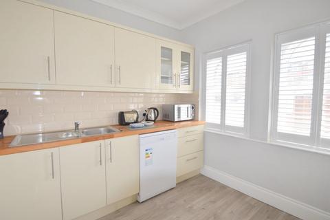 2 bedroom apartment to rent, Peascod Street, Windsor, Berkshire, SL4