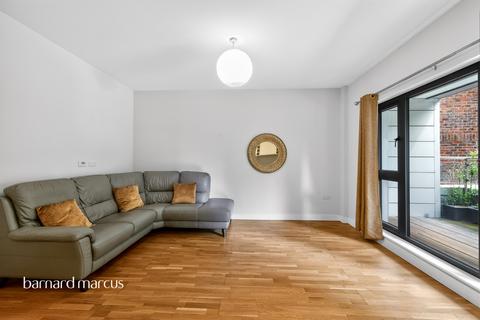 1 bedroom flat for sale, Staines Road West, Sunbury-On-Thames