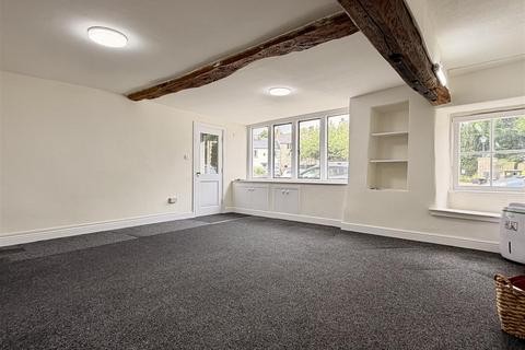 Studio to rent, Commercial Road, Tideswell