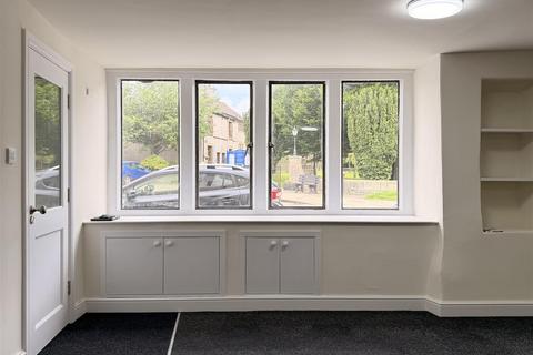 Studio to rent, Commercial Road, Tideswell