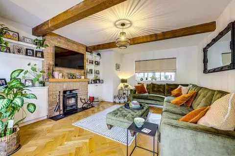 5 bedroom detached house for sale – pohled 2