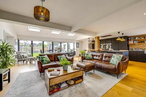 5 bedroom detached house for sale – pohled 5