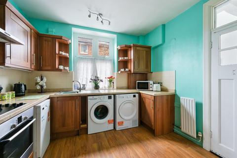 3 bedroom flat for sale, Ashley Road, Epsom