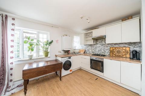 undefined, Bell Road, Hounslow TW3