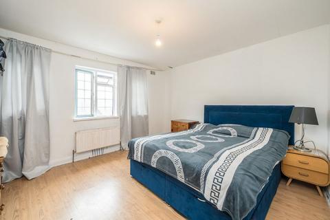 undefined, Bell Road, Hounslow TW3