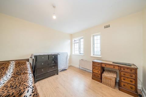 undefined, Bell Road, Hounslow TW3
