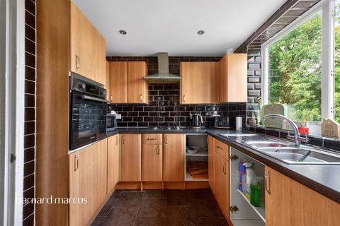 2 bedroom flat for sale, Merefield Gardens, Tadworth