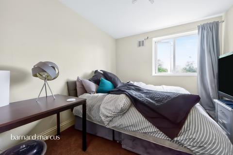 2 bedroom flat for sale, Merefield Gardens, Tadworth