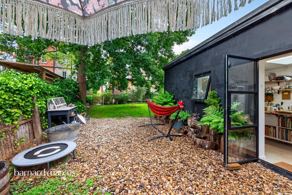 3 bedroom maisonette for sale