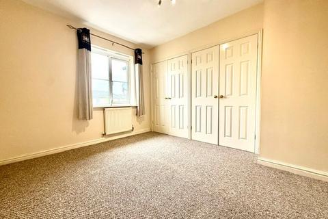 4 bedroom townhouse to rent, Blackthorn Road, Ilford, IG1