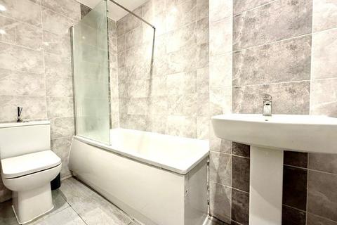 4 bedroom townhouse to rent, Blackthorn Road, Ilford, IG1