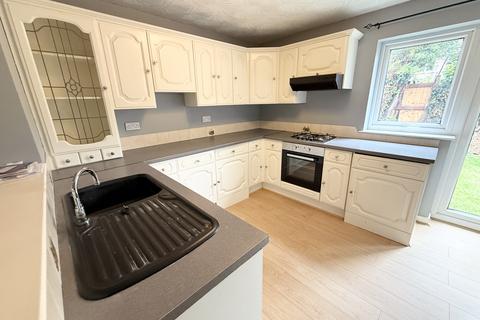 3 bedroom house to rent, Oakleigh Close, Raunds, WELLINGBOROUGH