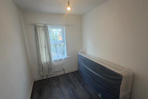 3 bedroom property to rent, Irchester Road, Rushden, NN10