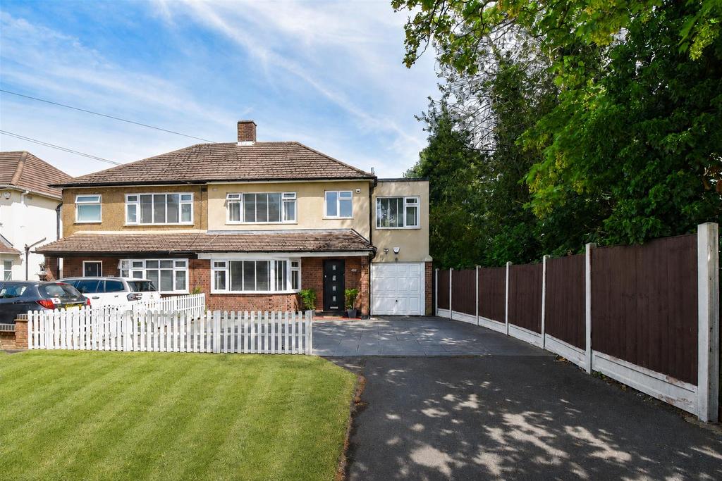Detached house exterior, driveway, garden