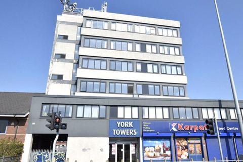 Flat - Flat 24 York Towers, 383 York Road, Leeds, LS9 6FB
