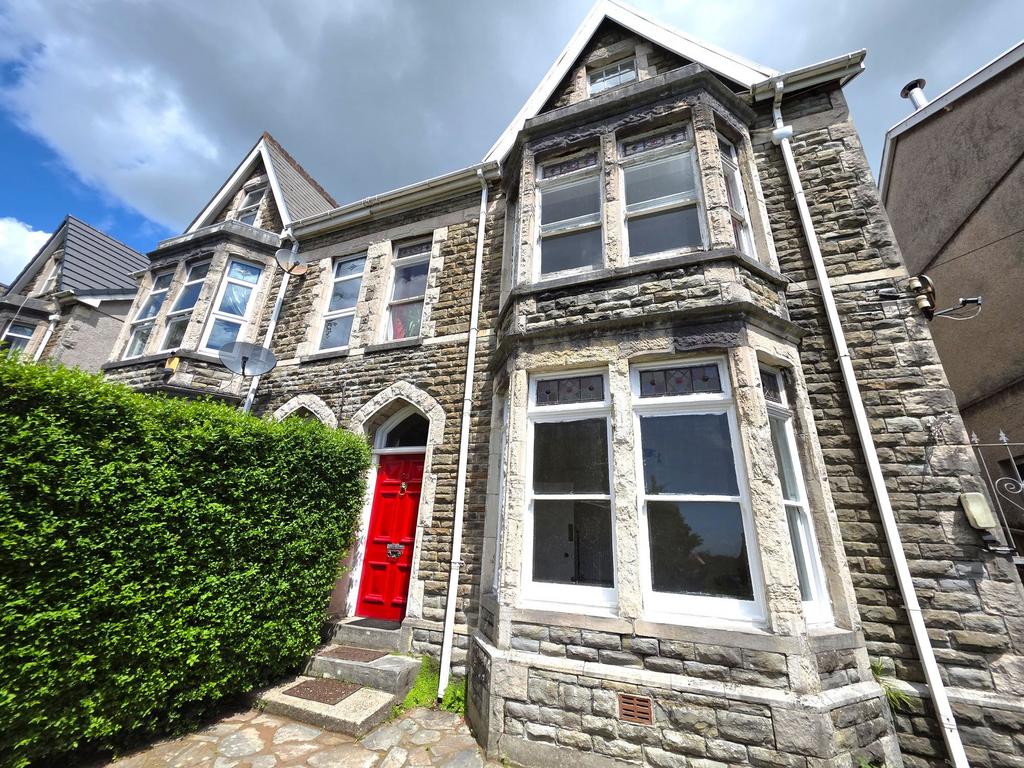 6 bedroom semi-detached house for sale