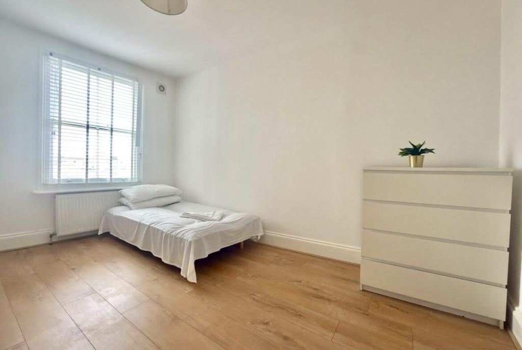 Apartment in London, Brook Green - View 2