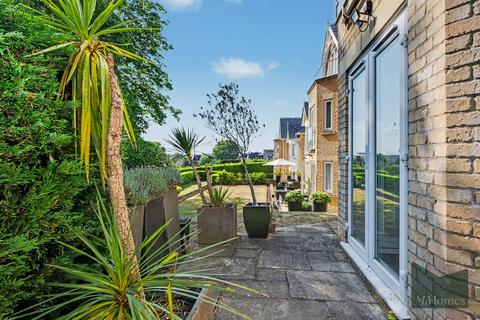 2 bedroom ground floor flat for sale, Slades Hill, Enfield
