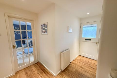 2 bedroom flat for sale, Queens Road, Comrie