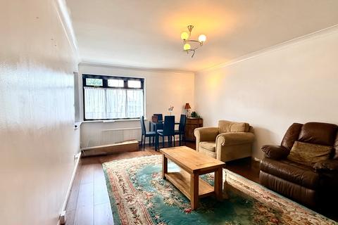 2 bedroom apartment to rent, Savill Court, Woodford Green, IG8