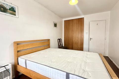 2 bedroom apartment to rent, Savill Court, Woodford Green, IG8